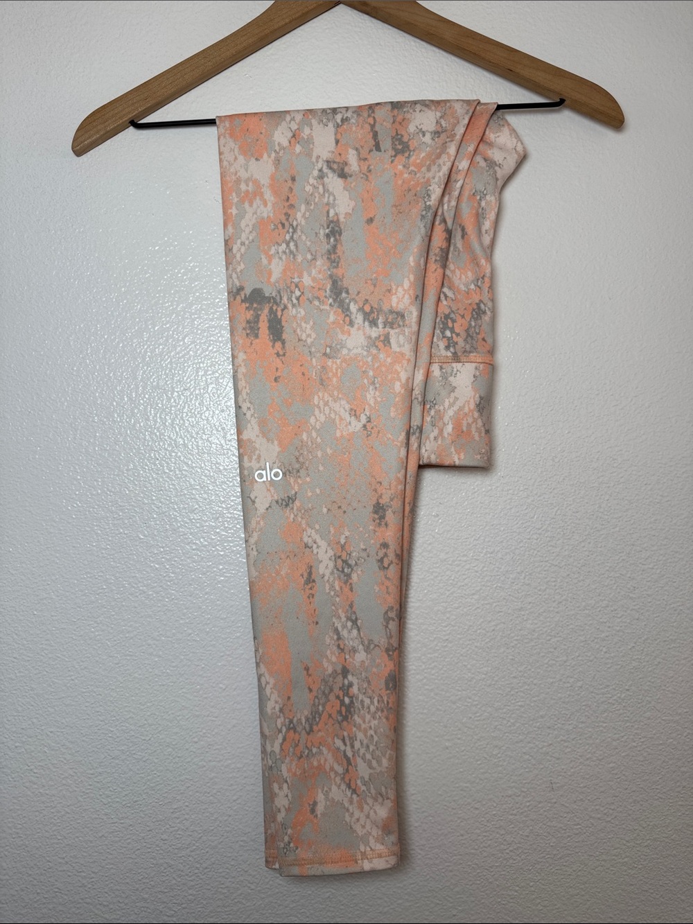ALO Yoga Tropical Peach Pink Gray airbrush Python Snake Print Leggings